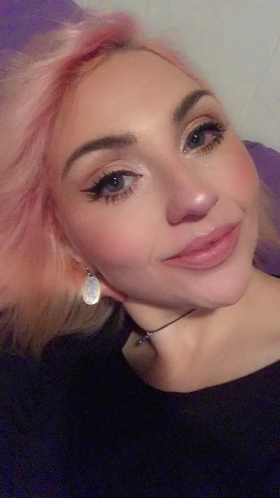 Annie Doll's avatar