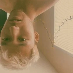 non kpop related blonde haired korean male's avatar