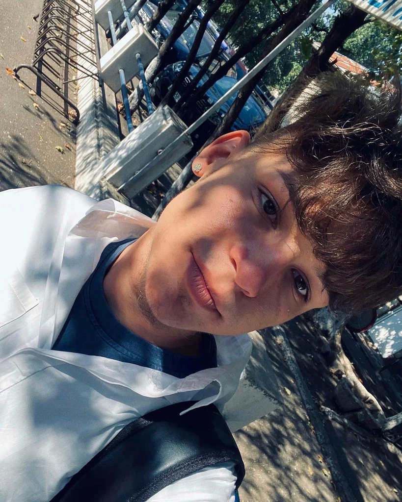 Darius Alexandru's avatar