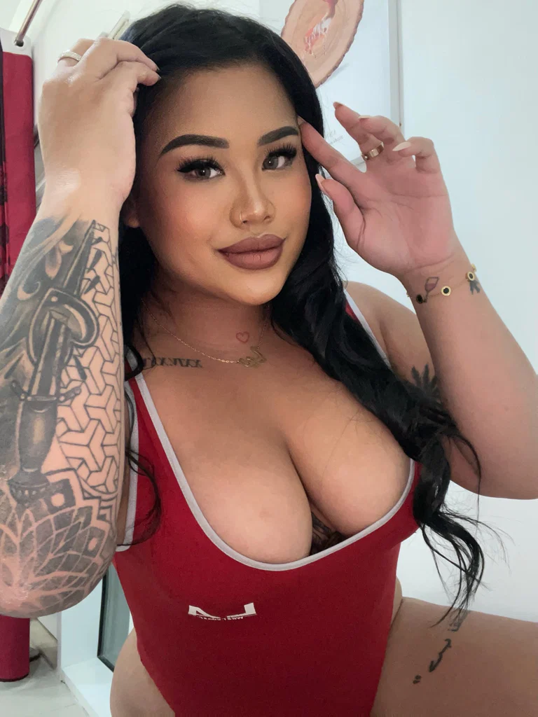 Asian thick girl🍑