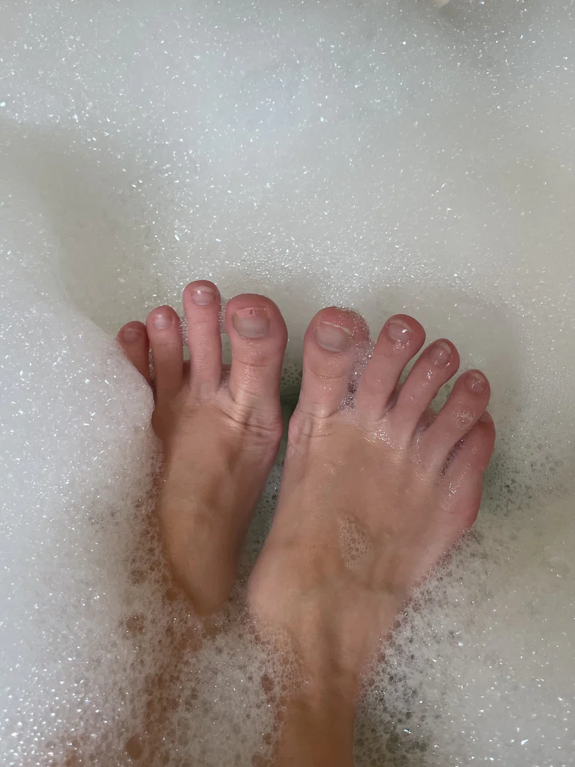 Lou’s Feet profile banner