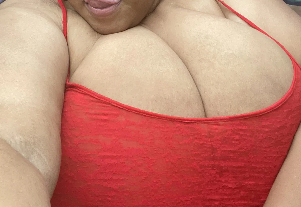 SexyReddBewbz's avatar