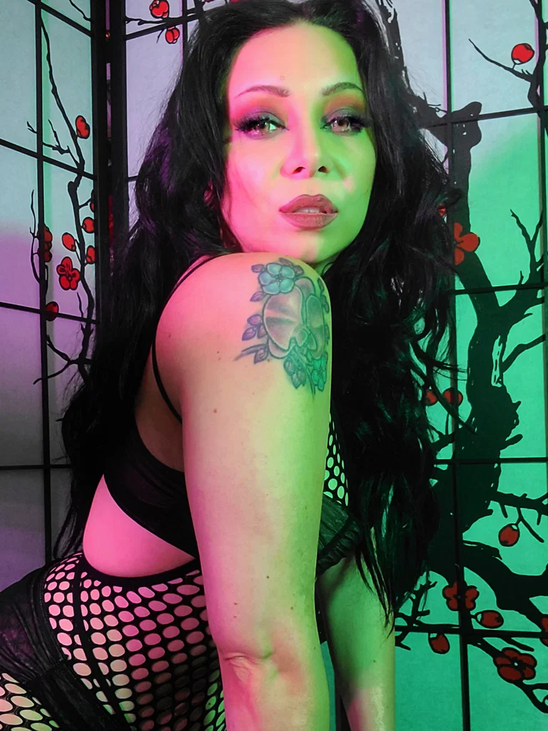 Phoenix De La Rosa's avatar