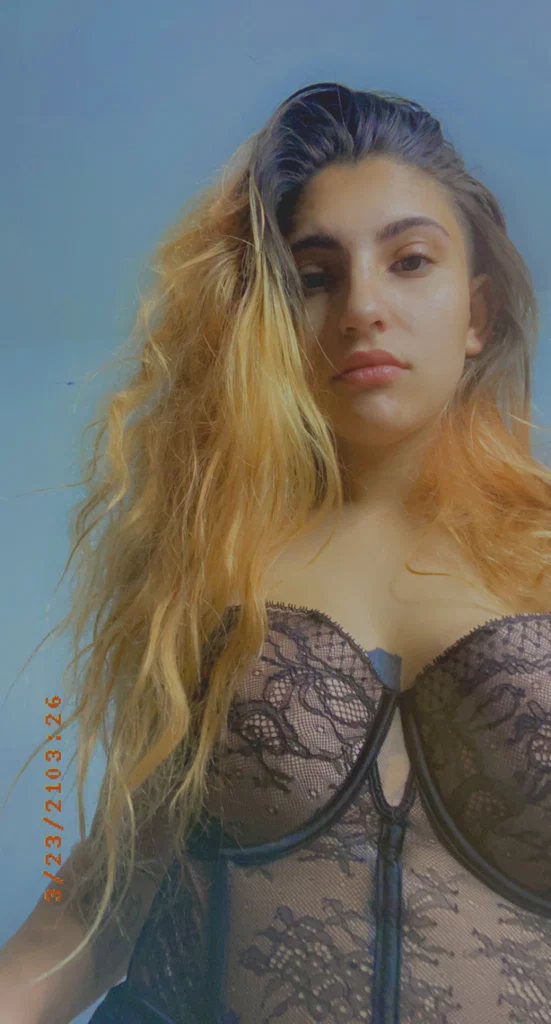 Mariana Wavy 💗's avatar
