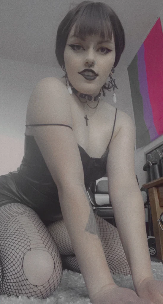 Violet B. ⛓'s avatar
