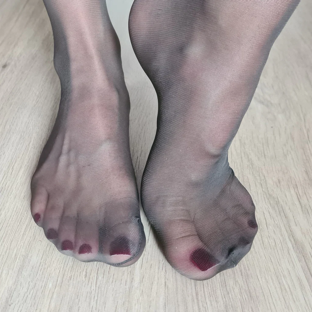 FEET QUEEN ♡'s avatar
