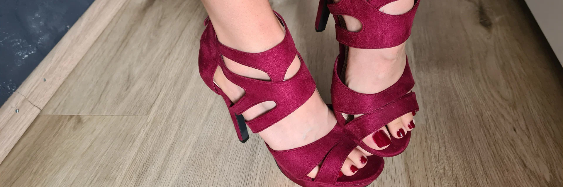 FEET QUEEN ♡ profile banner