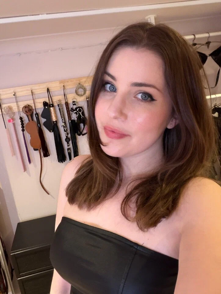 Larah Sky - Femdom's avatar