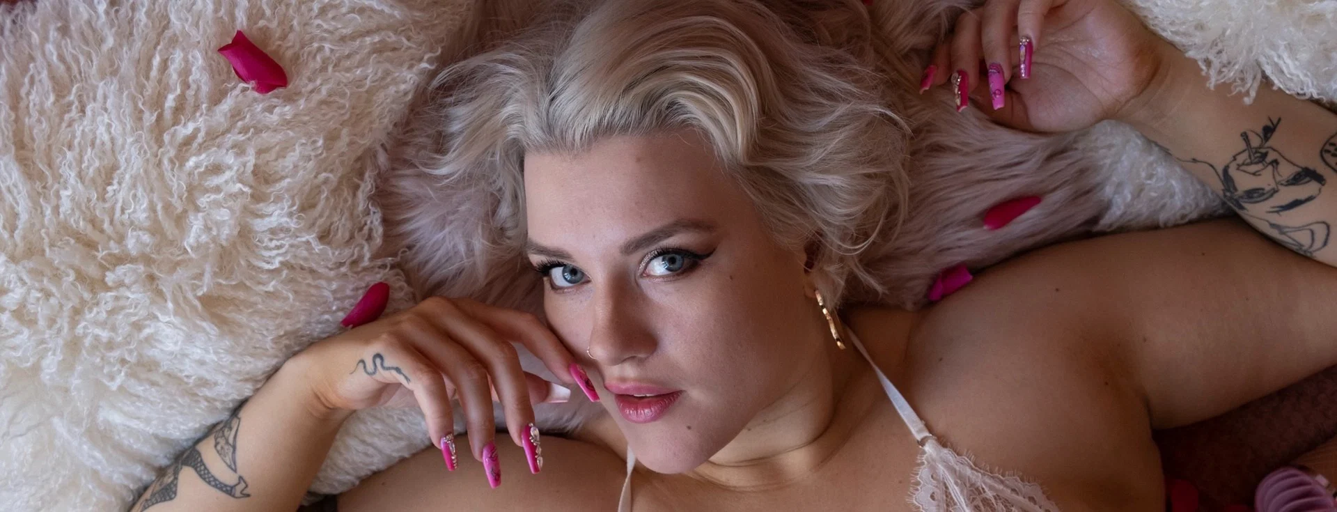 Bimbo Cherry FREE profile banner