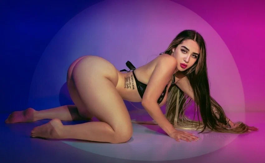 Champagne Jenni profile banner