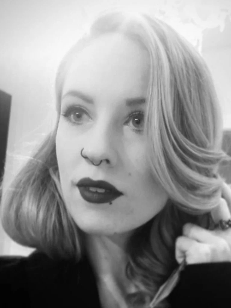 Mary Emily Mac's avatar