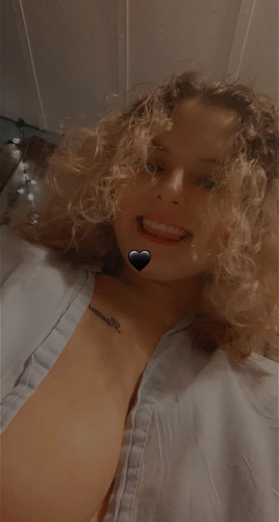 Yourfavsnowbunny