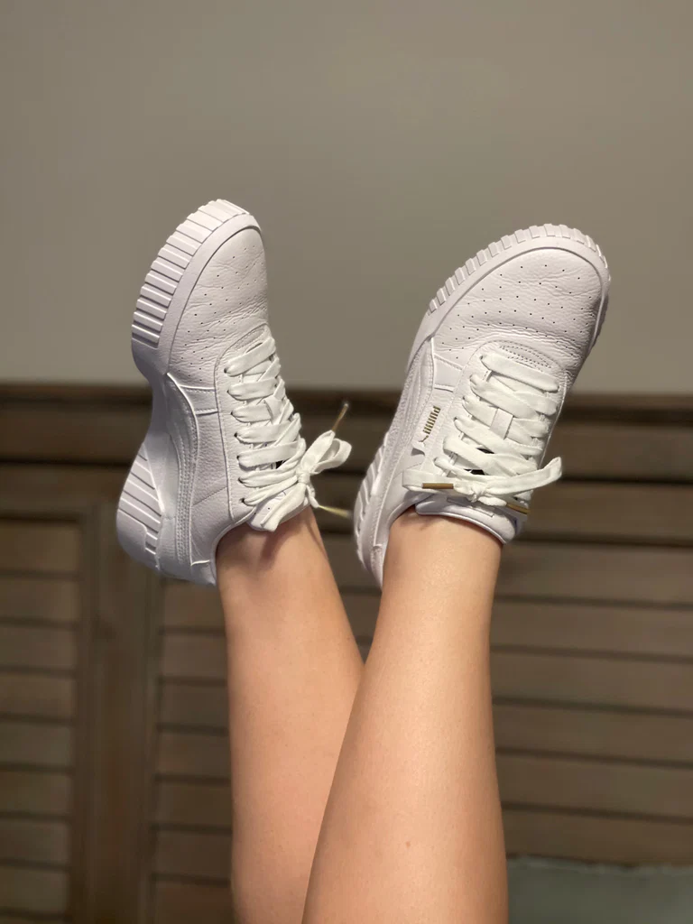 ShoesMyWomanWears's avatar