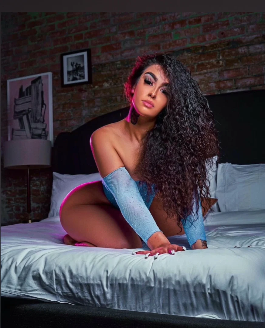 Thicky Vicky ๐ค profile banner