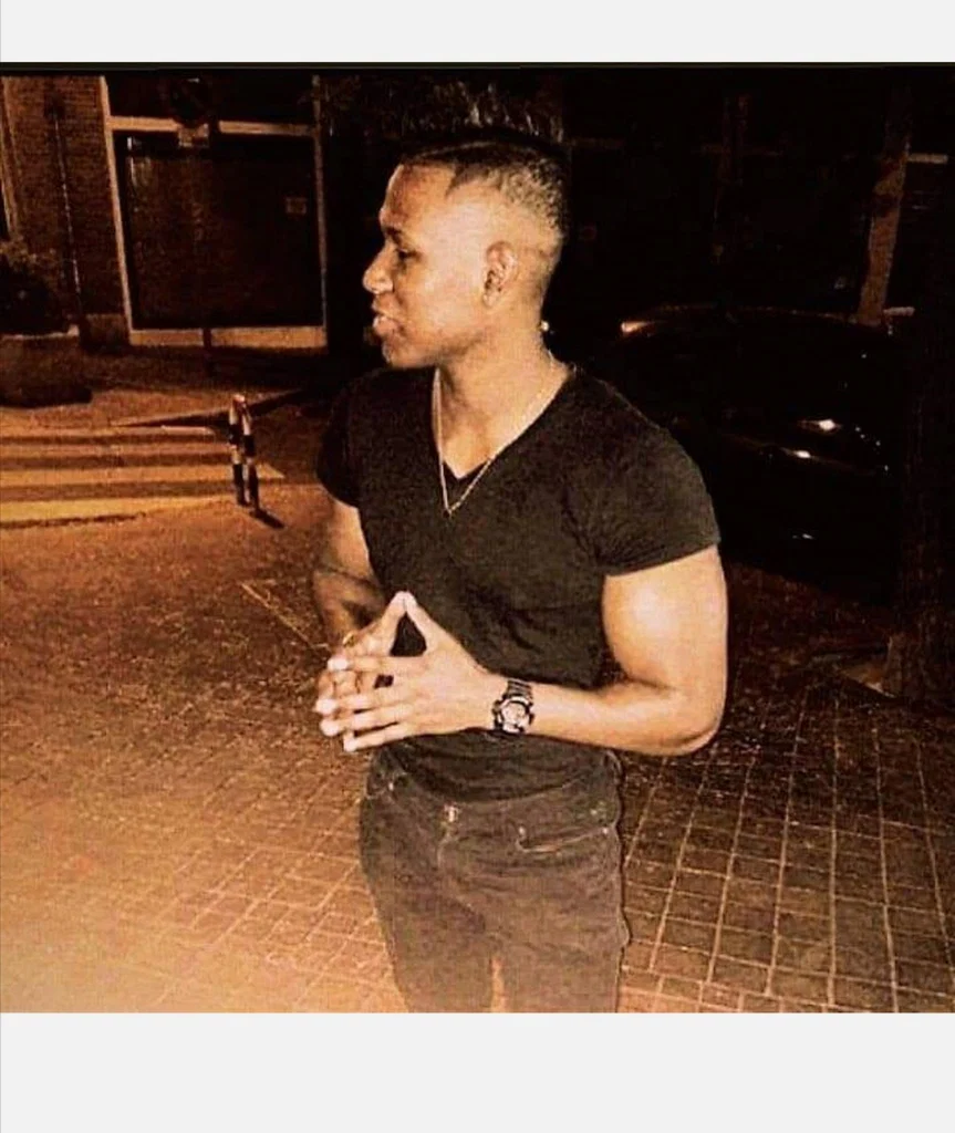 Negro manga larga's avatar