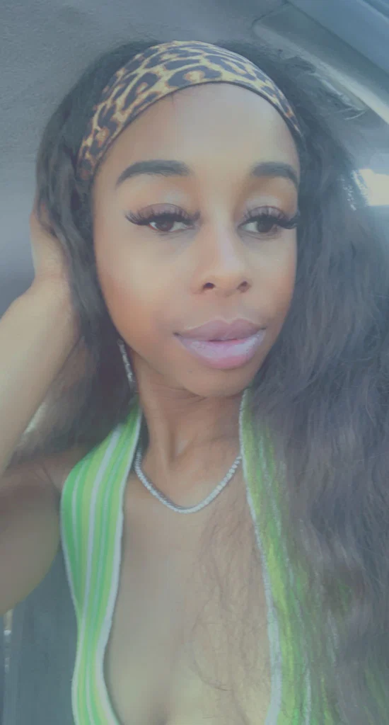 Champagne Rose's avatar