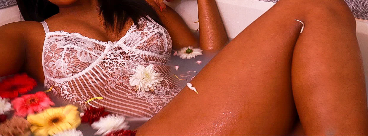 Asia Summers ☀️ profile banner