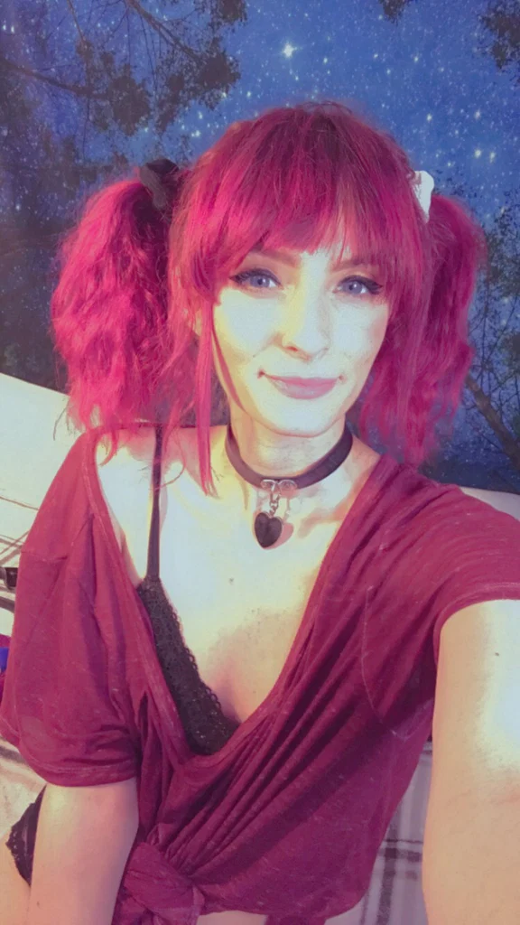 Lucy Bates's avatar