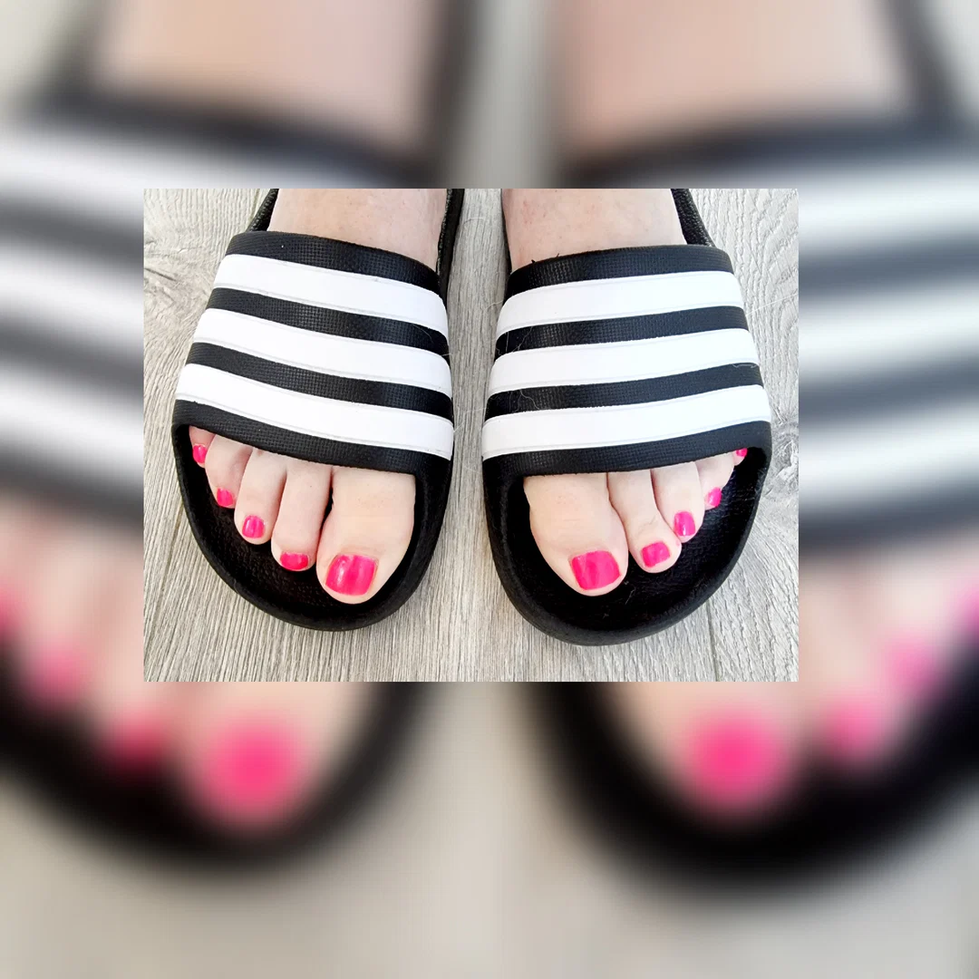 petite feet profile banner
