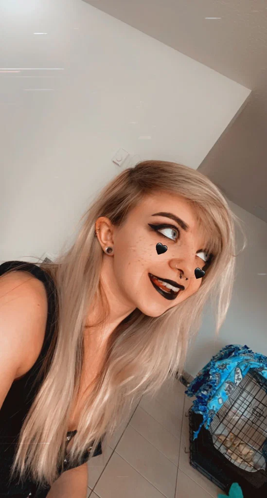 Peachy<3's avatar