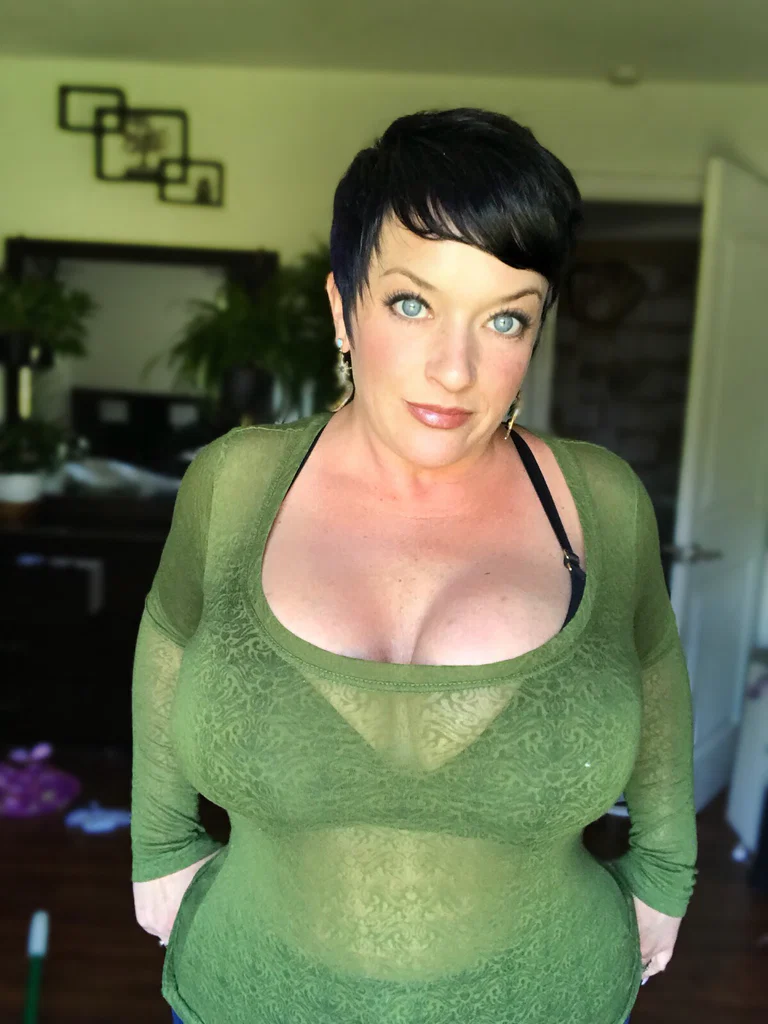 Hourglass Mama's avatar