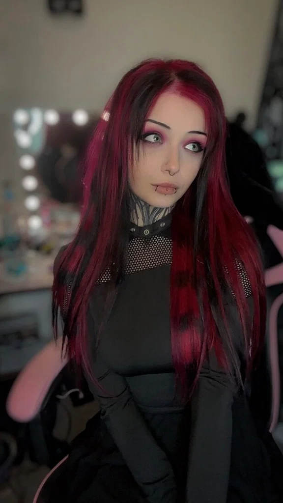 GothicBrat X Free's avatar