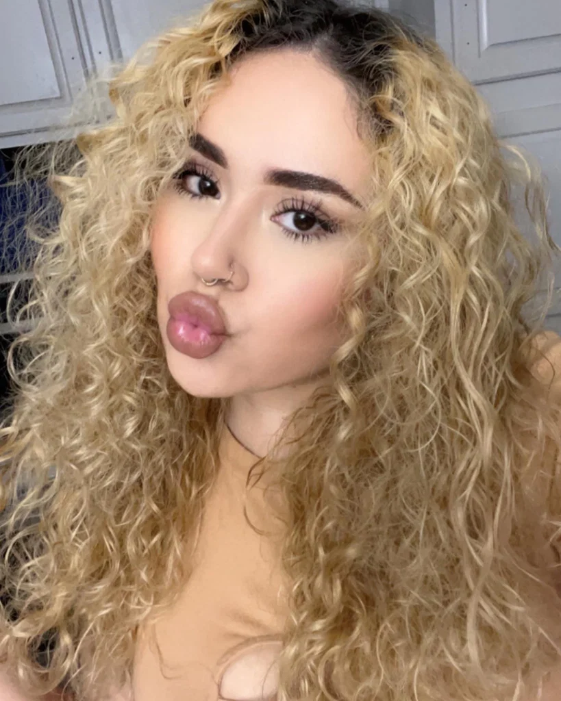 CurlyGoddess's avatar