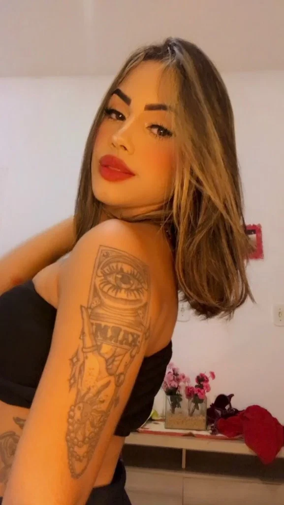 Nikole Kelly's avatar