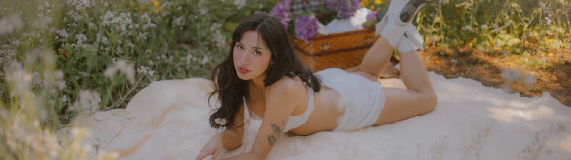 robin mae profile banner