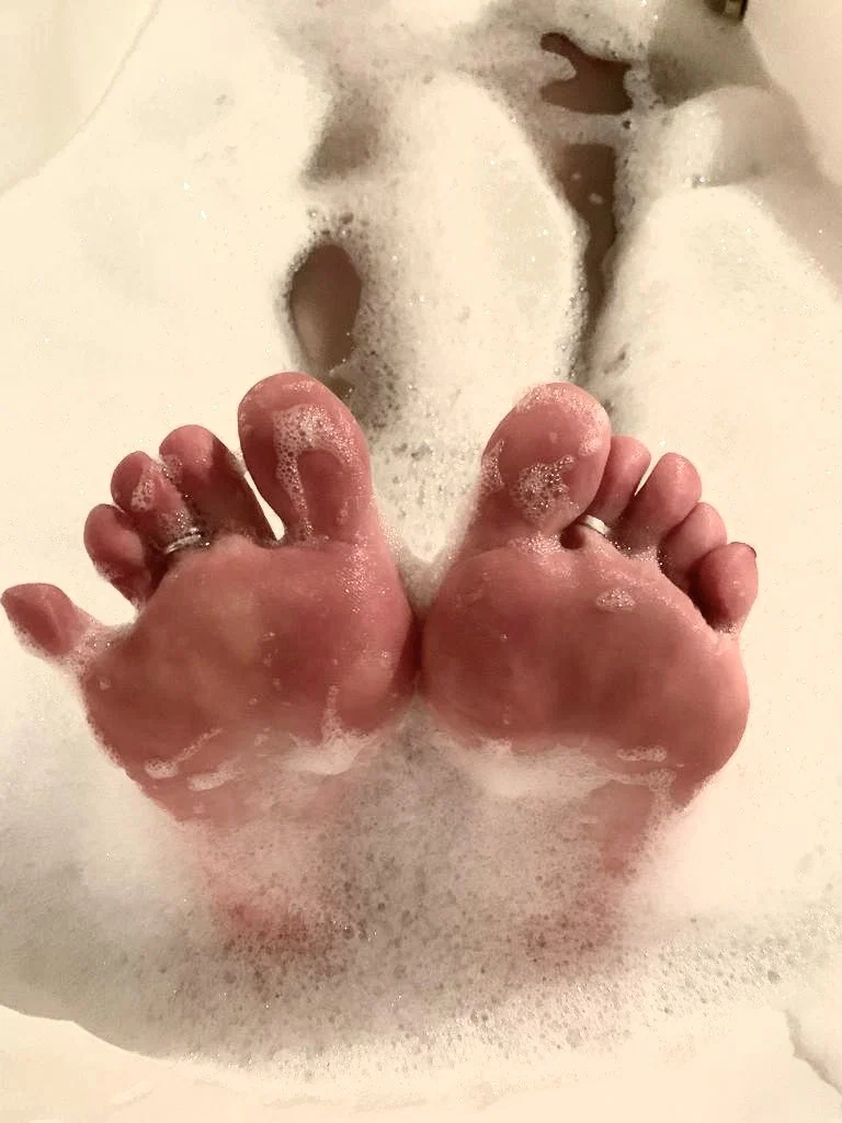 Collette-barefoot profile banner