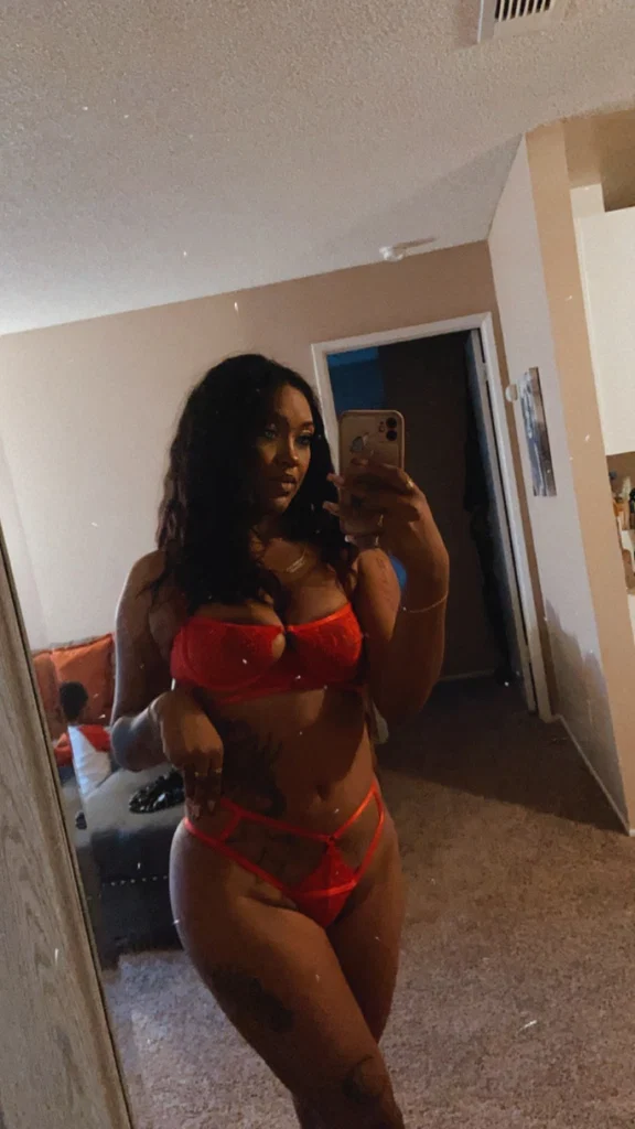 Naughty Rose 🌹's avatar