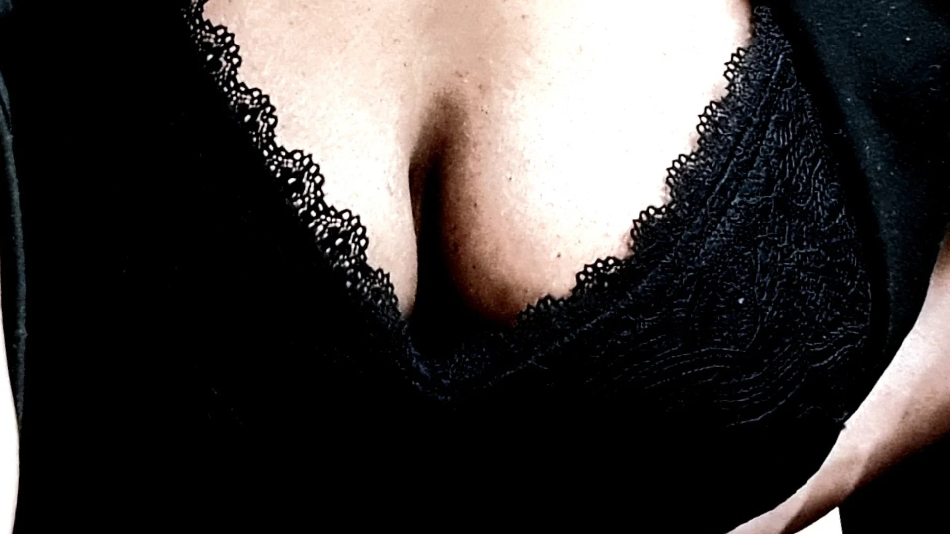 Thee Plus Decolleté profile banner