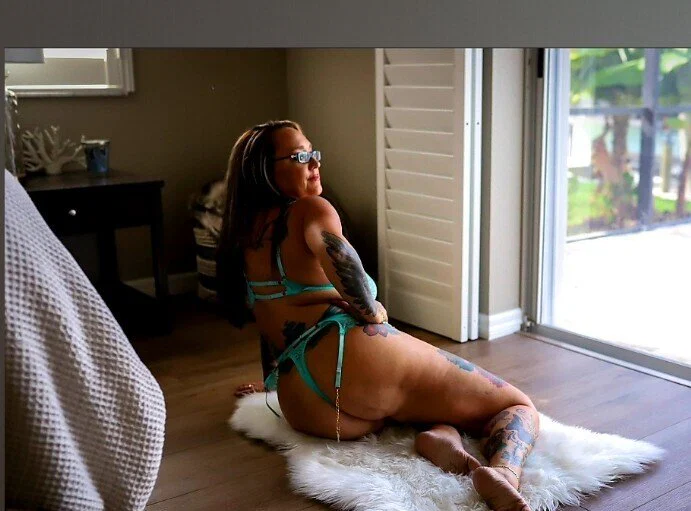 Lacey Lee profile banner