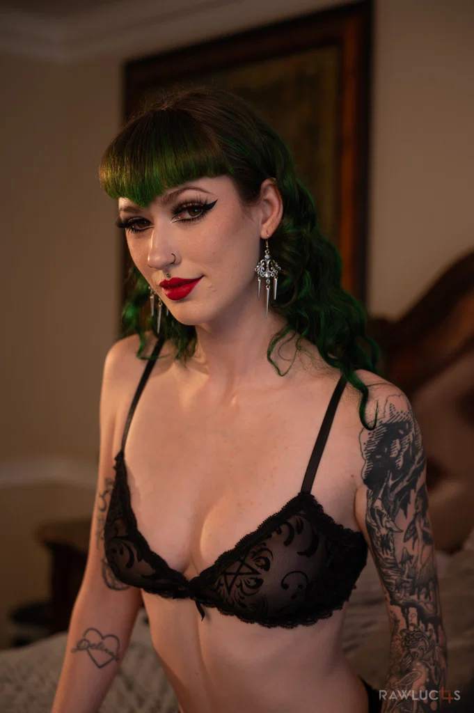 Elara Elias's avatar