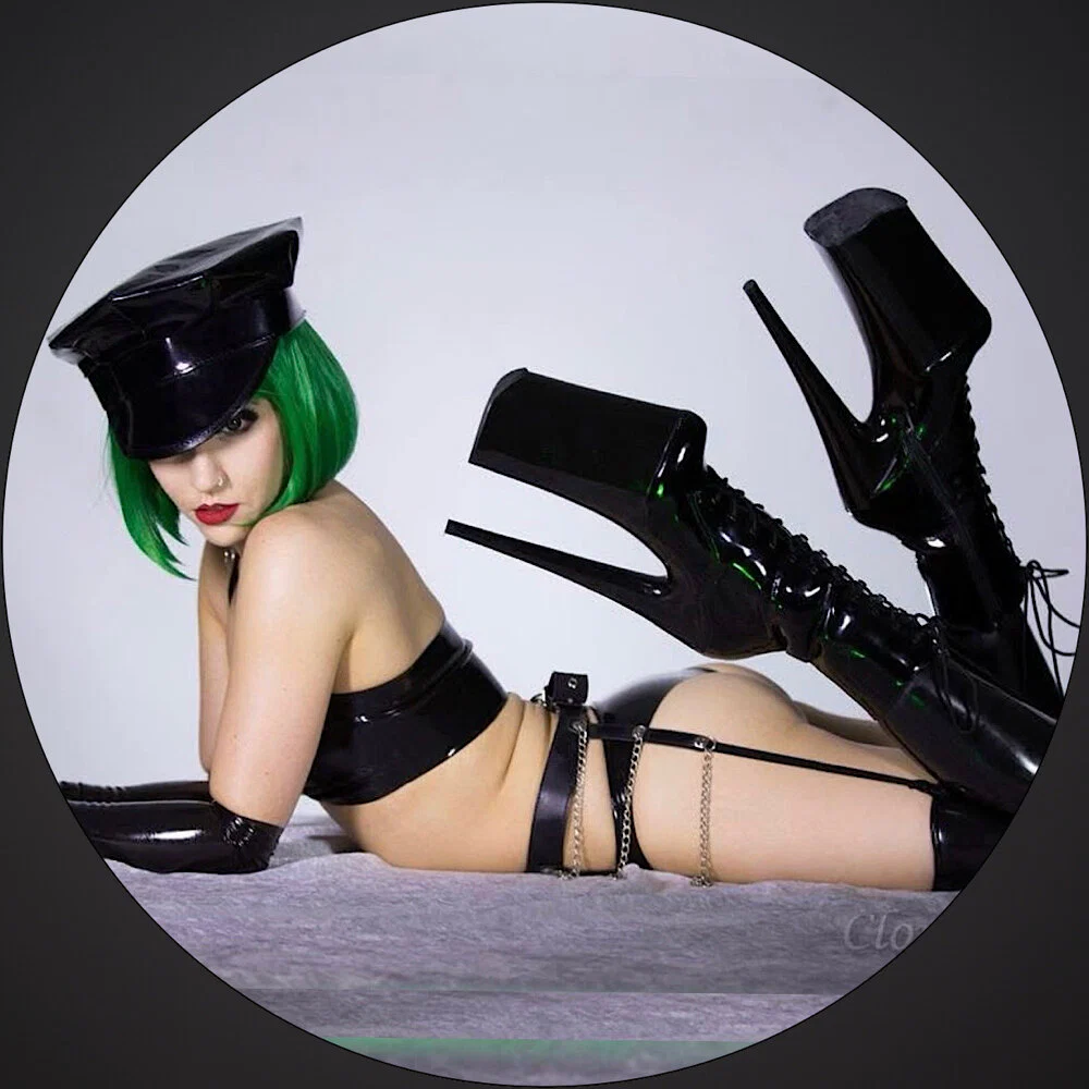 Dolly De Ville