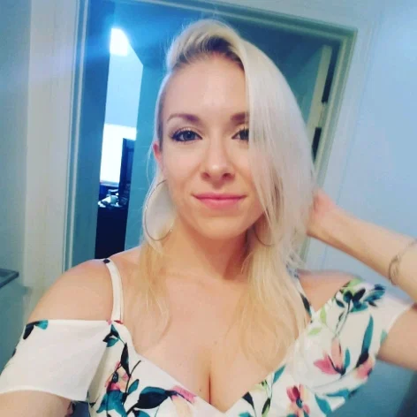 Skylar Roses Free's avatar