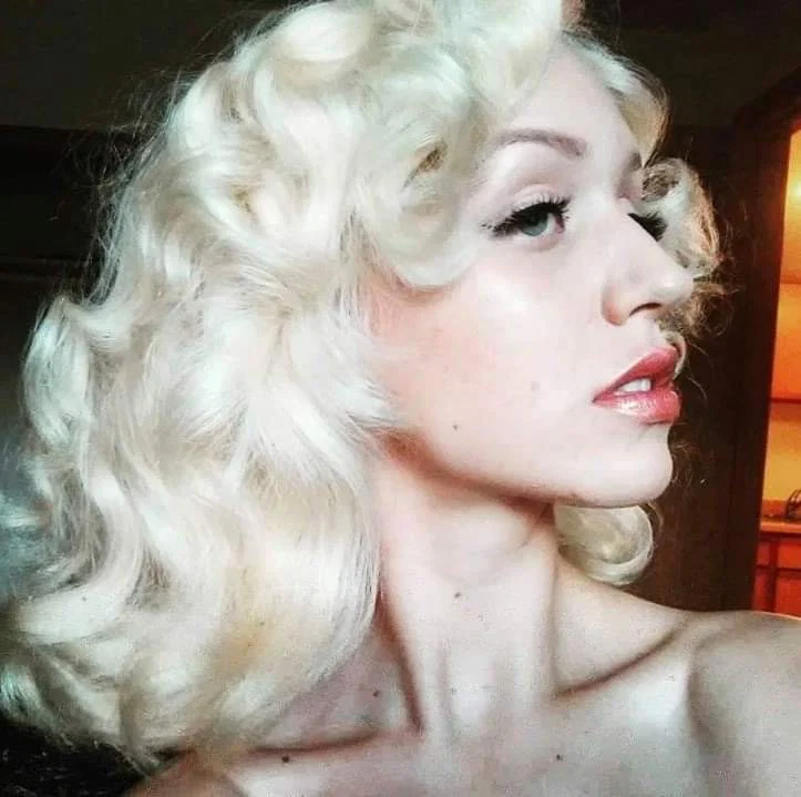 Violet Winter's avatar