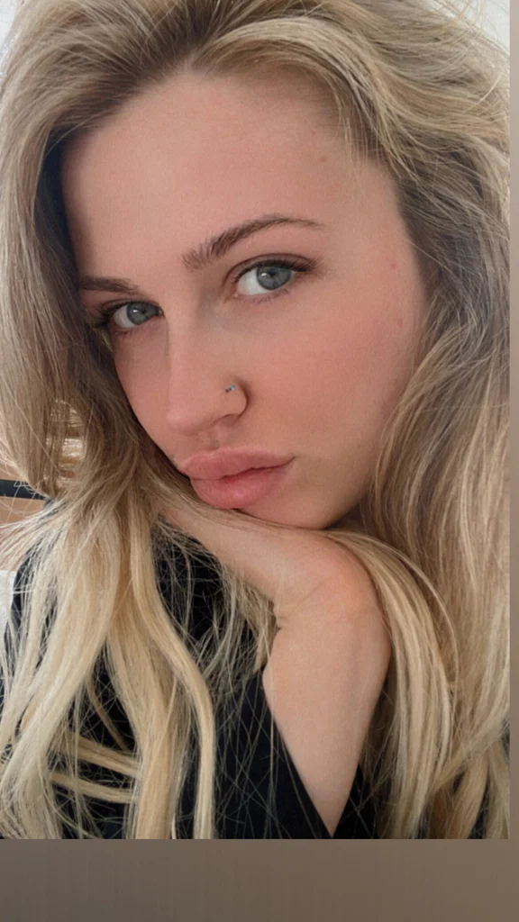 Emily T 😇