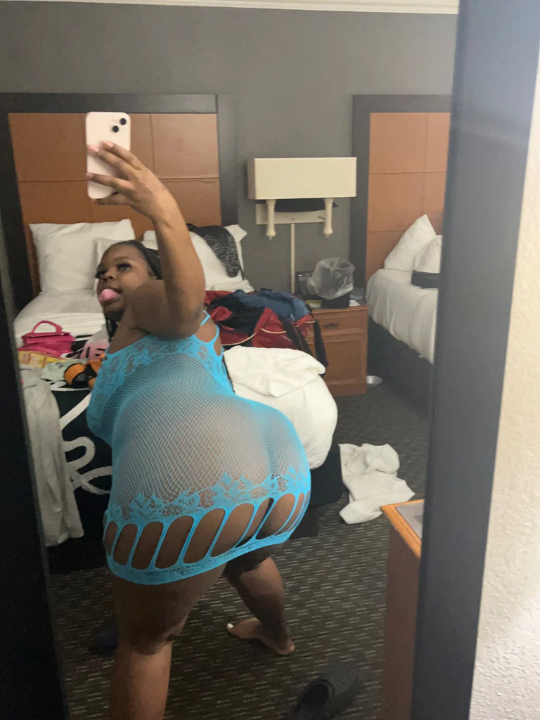 FATTT ASS WETTT PUSSSSY 💦😋's avatar