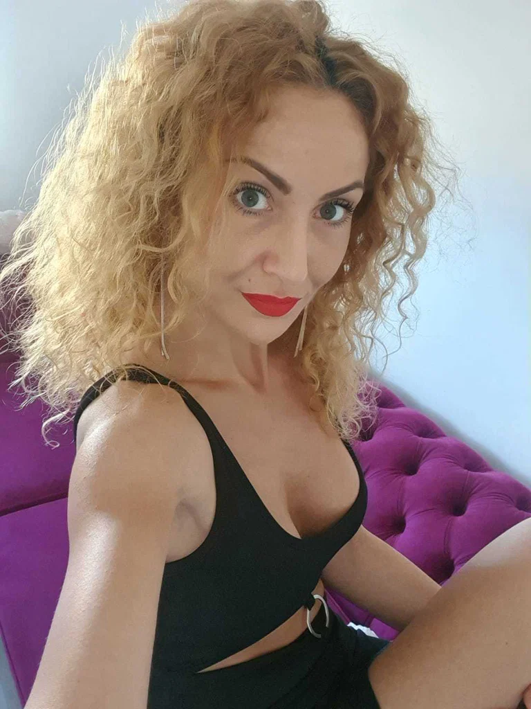 Blonde Kitty's avatar