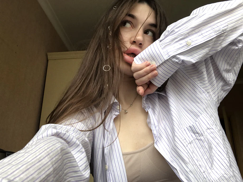 Under Clothes - K⚡️'s avatar
