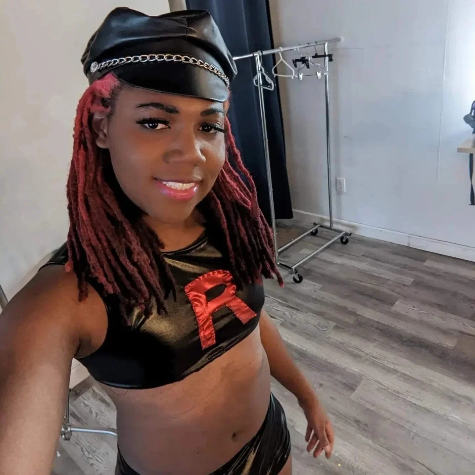 Sissii Peachii Bunnii's avatar