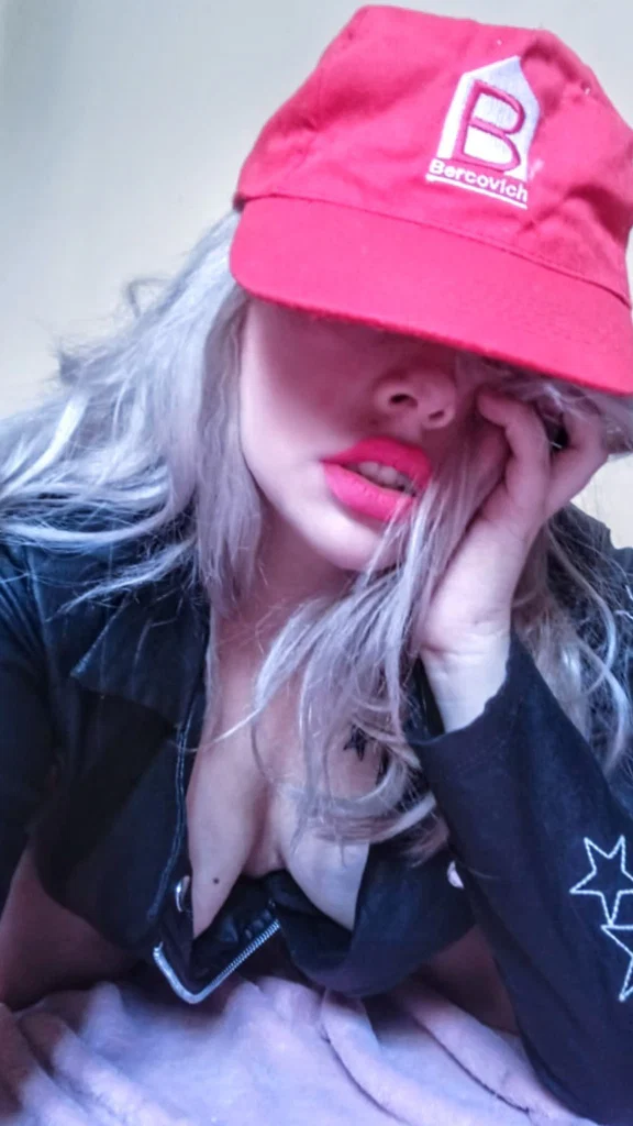 Blonde Velvet's avatar
