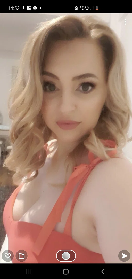 Alina Elena profile banner