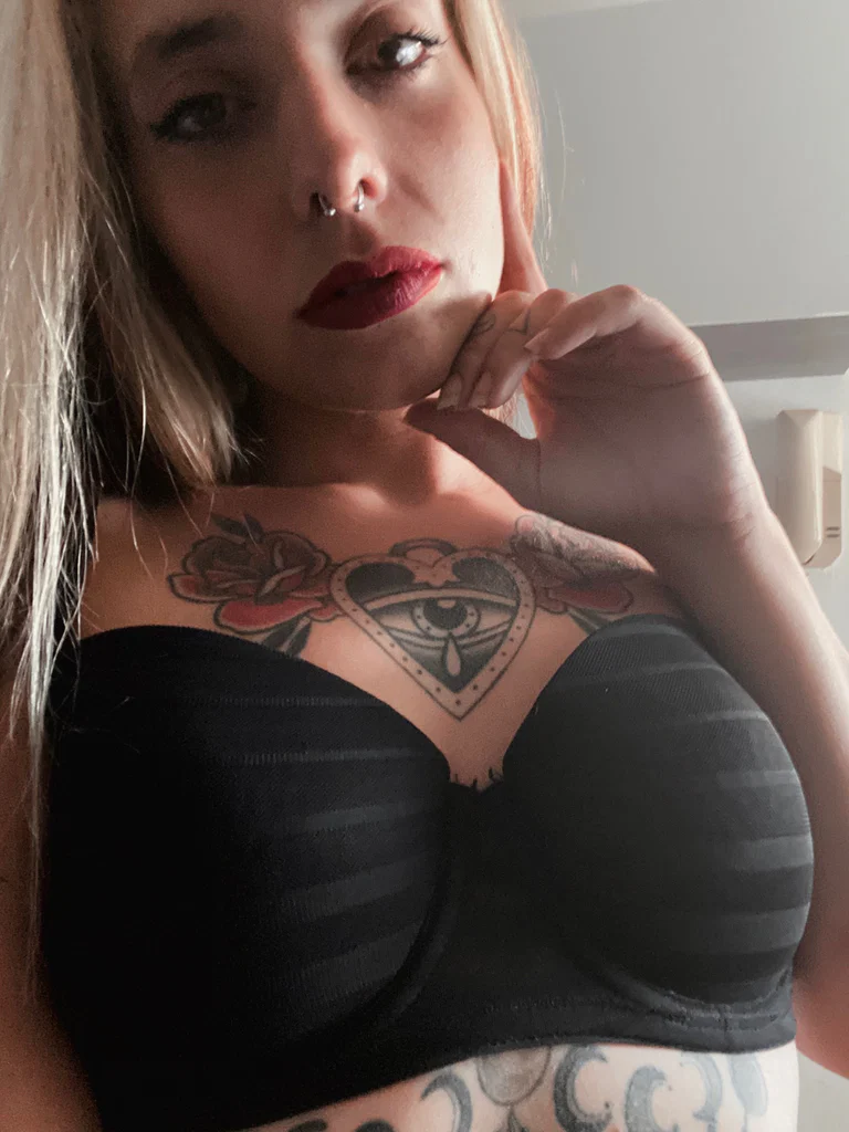 Sinny sexting Girl Next Door feet