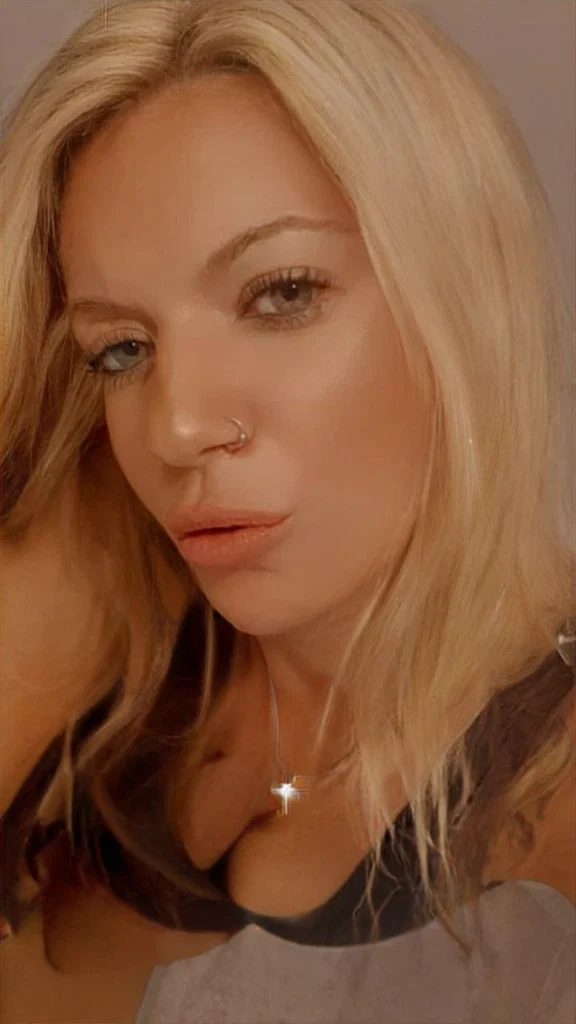 LADY FENIX's avatar