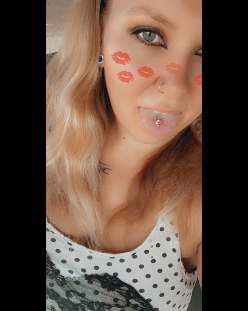 Lov3LeLe Free Page's avatar