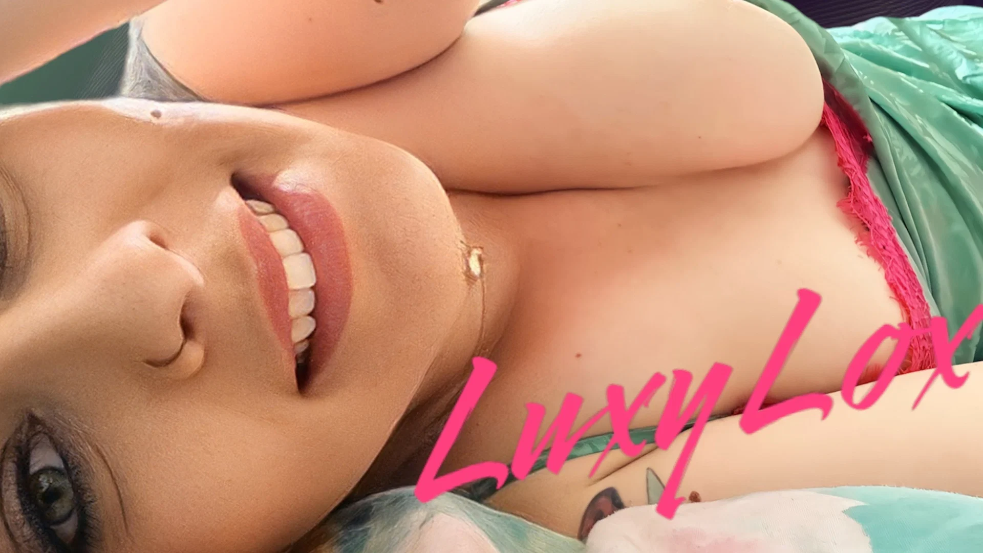 LuxyLox profile banner