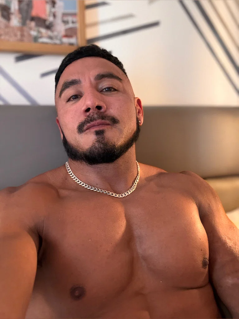 Latino Gaymer bro