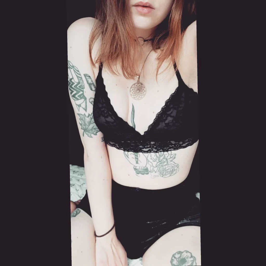 Mathilde 🍒💣🍷's avatar